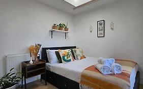 West Kensington Bright Flat