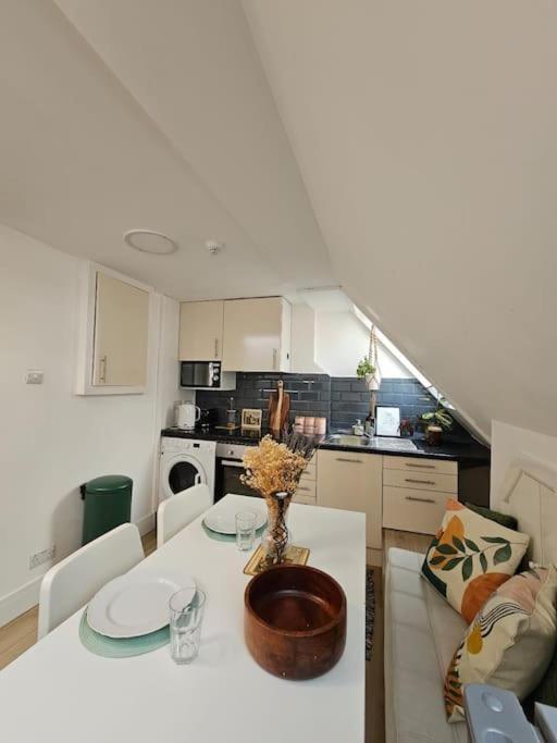 West Kensington Bright Flat Apartment London Exterior photo