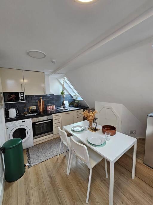 West Kensington Bright Flat Apartment London Exterior photo